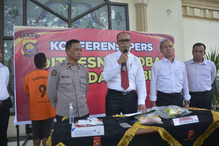 Ditresnarkoba Polda Jambi Rilis Pengungkapan Kasus Sabu Hampir 1 Kg. (Foto : ist)