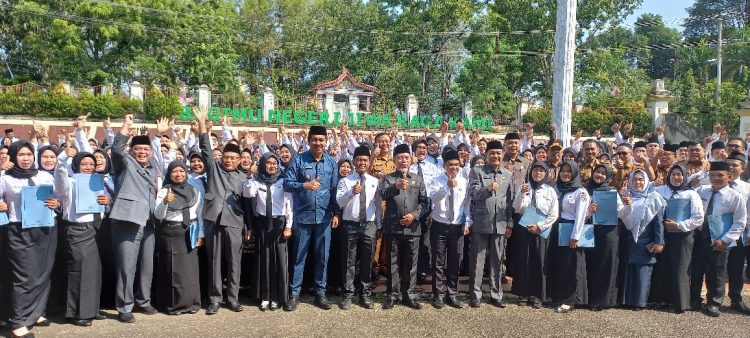 409 P3K Guru Merangin Terima SK Pengangkatan. (Foto : Yazdi - sinarjambi.com)