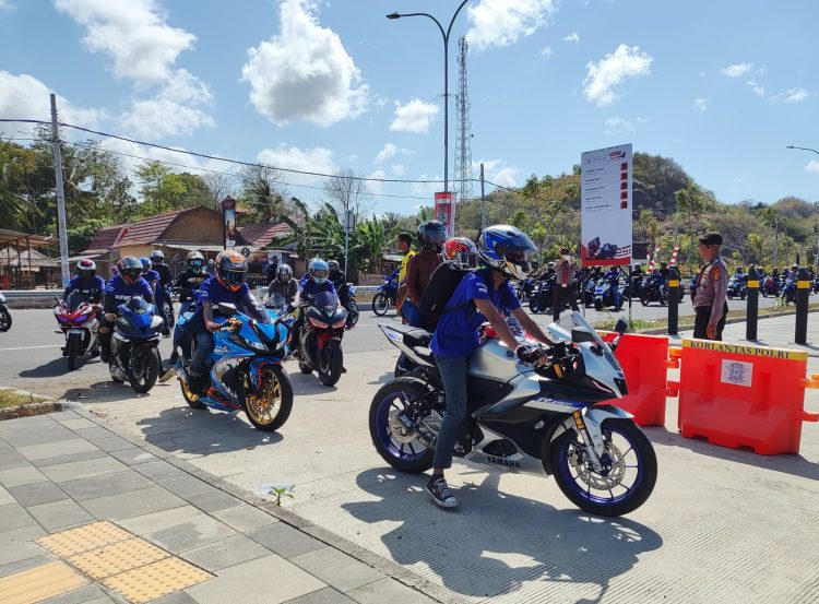 Ratusan Bikers Yamaha Nonton dan Dukung Perjuangan Pembalap YRI di ARRC Mandalika. (Foto : ist)