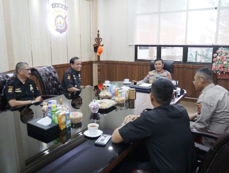 Kapolda Terima Silaturahmi Senkom Mitra Polri Provinsi Jambi. (Foto : ist)