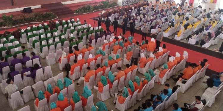 Ribuan Mahasiswa - Pelajar Jambi Dengarkan Kuliah Umum Kepala BNN RI. (Foto : Rolan - sinarjambi.com)