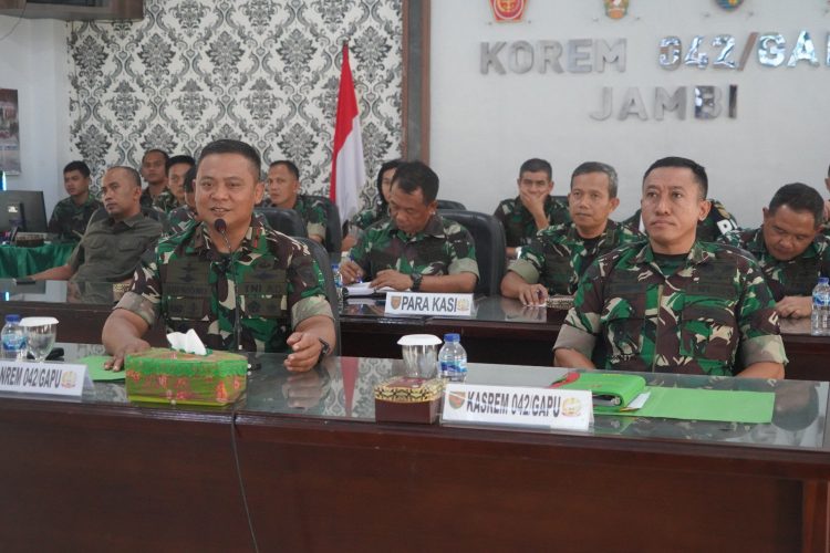 Danrem Gapu Saat Vicon Bersama Dansat dan Kabalakrem. (Foto : ist)