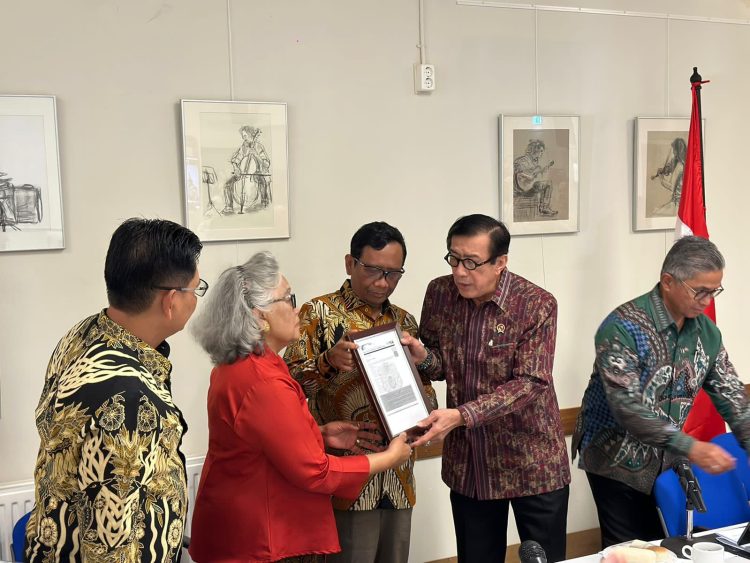 Menkopolhukam dan Menkumham Temui Eks MAHID di Belanda Bahas Kewarganegaraan dan Repatriasi. (Foto : ist)