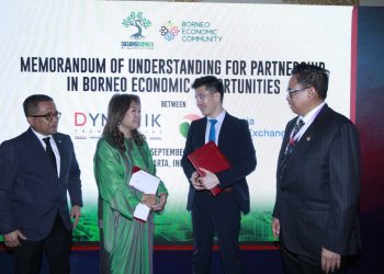 Dari kiri Komisaris Indonesia Climate Exchange (ICX) *Tengku Irvan Bahran*
CEO Dynamik Technologies, *Puan Haslina Taib*
CEO Indonesia Cliate Exchange (ICX), Megain Widjaja Wakil Ketua Umum Kadin Bid Perdagangan, Juan Permata Adoe. (Foto : ist)