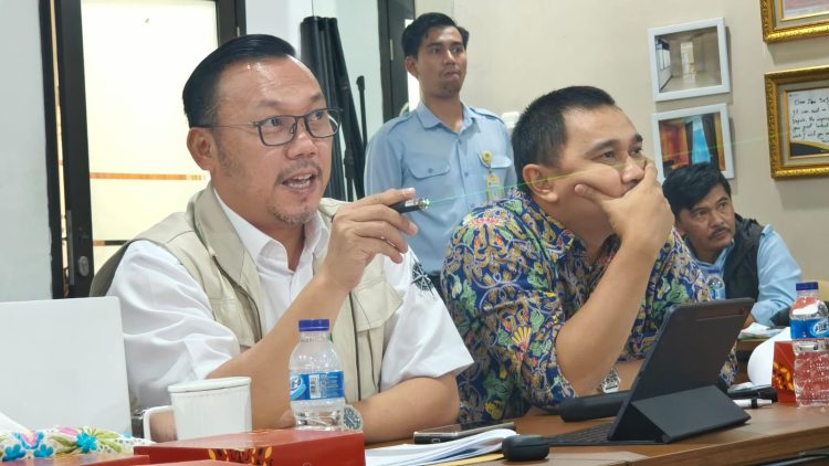 Kepala BPN Kota Depok Indra Gunawan memimpin rapat koordinasi kajian tanah sisa pengadaan Jalan Tol Cinere-Jagorawi, di aula BPN Kota Depok, Rabu 6 September 2023. (Foto: BPN Kota Depok)