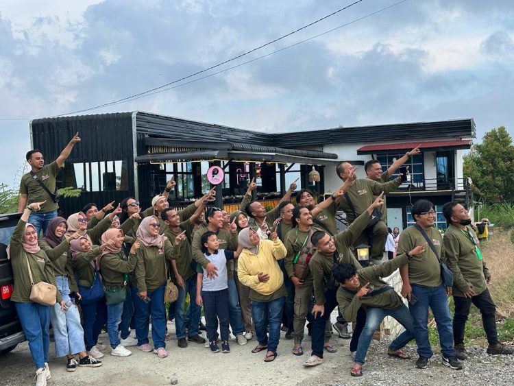 Kocak dan kompaknya peserta media gathering OJK Jambi. (Foto : ist)