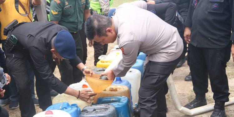 Kapolda Jambi Terus Salurkan Bantuan Air Bersih. (Foto : ist)