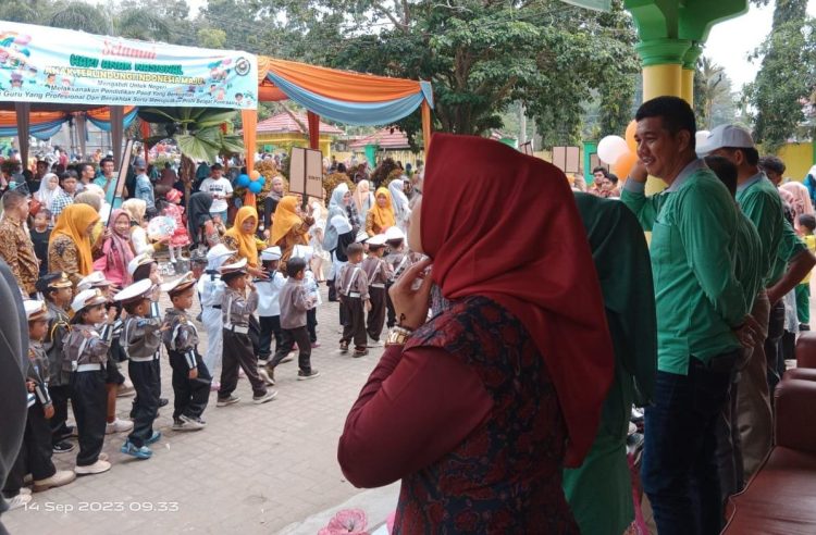 Wabup Nilwan Yahya Lepas Pawai Hari Anak Nasional Ke-39 di Dikbud Merangin. (Foto : ist)