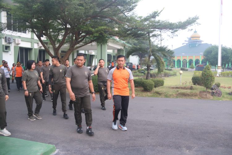 Polda Jambi Olahraga Bersama Korem Gapu. (Foto : ist)