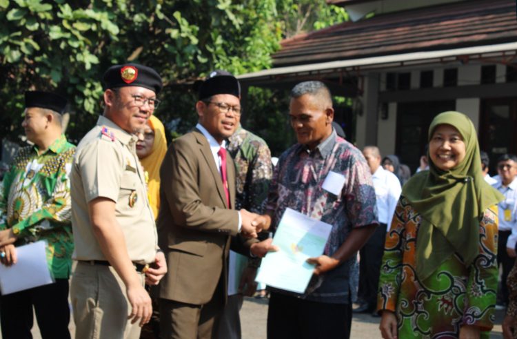 BPN Kota Depok Bagikan Sertifikat PTSL ke Warga dan Pemkot di Momen Hantaru 2023. (Foto : BPN Kota Depok)