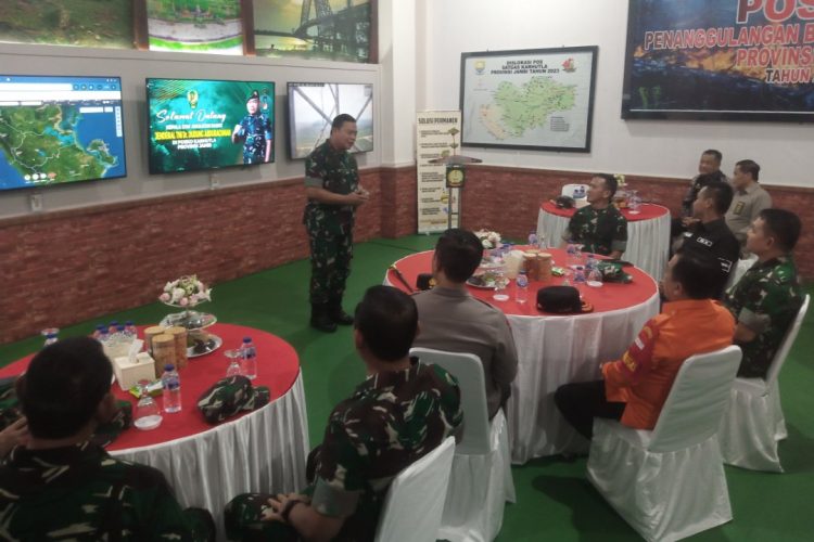 Danrem Gapu Laporkan pencegahan karhutla di provinsi Jambi. (Foto : Rolan - sinarjambi.com)