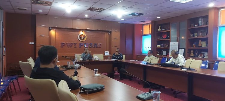 Hendry Ch Bangun pimpin rapat di Sekretariat PWI Pusat, Kebon Sirih, Jakarta. (Foto : ist)