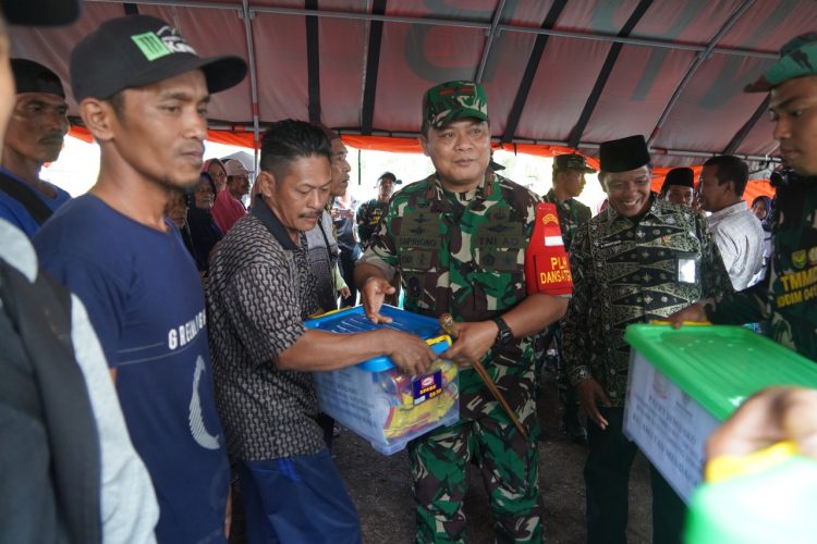 Danrem Gapu Dampingi Wasev Mabesad Tinjau TMMD Ke-118 Kodim Tanjab. (Foto : ist)