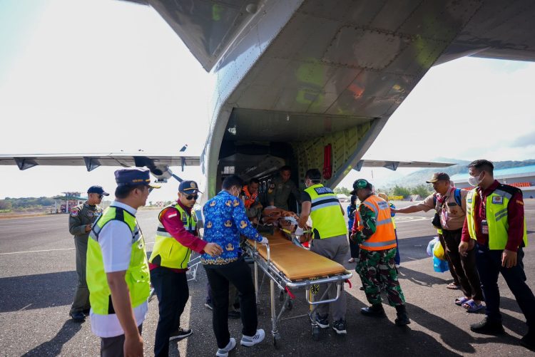 Aksi Cepat TNI AL Evakuasi Medis Peserta Jambore di Pulau Bawean. (Foto : ist)