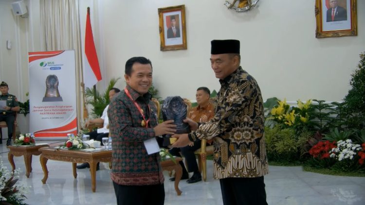 Lindungi 78 Ribu Pekerja Rentan, Gubernur Jambi Diganjar Paritrana Award 2023. (Foto : ist)