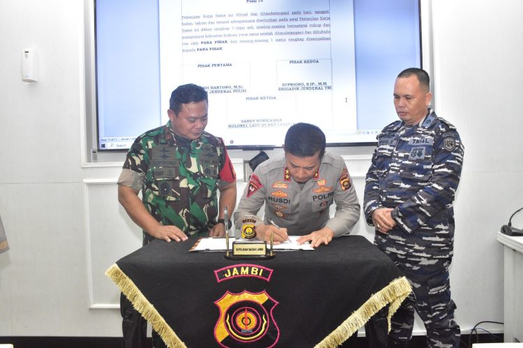 Kapolda Jambi Teken Kerjasama dengan Korem Gapu - Komando Pangkalan AL Palembang. (Foto : ist)