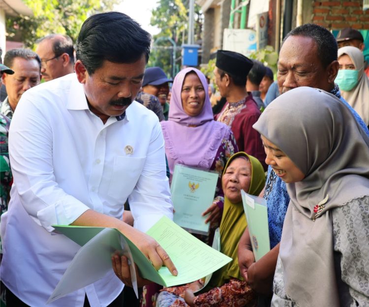 Harapan Masyarakat Sedati Gede Usai Terima Sertipikat dari Menteri ATR/Kepala BPN. (Foto : ist)