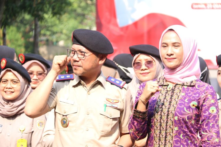 Kepala BPN Kota Depok Indra Gunawan dan jajaran menggelar deklarasi antikorupsi berlangsung di halaman Kantor Pertanahan Kota Depok berlangsung. (Foto: BPN Kota Depok)