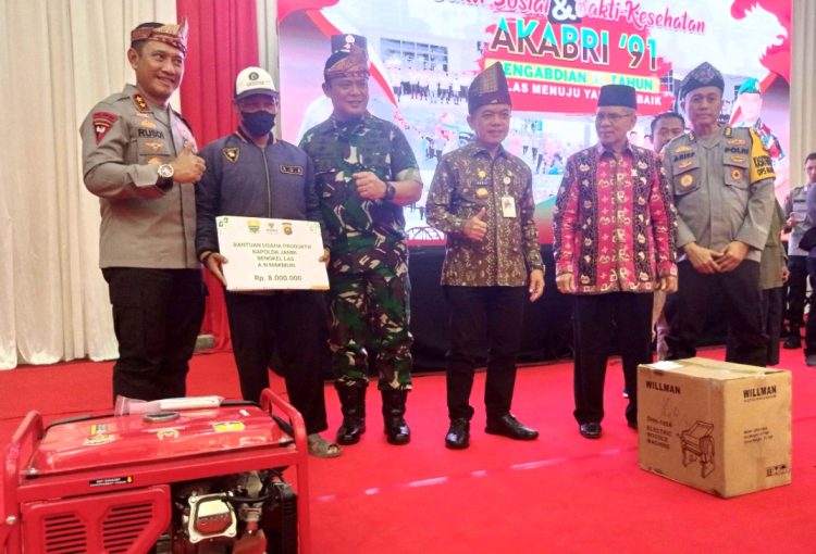 Gubernur Apresiasi Baksos-Kesehatan Alumni Akabri 91 yang Digelar Kapolda Jambi-Danrem Gapu. (Foto : Rolan - sinarjambi.com)