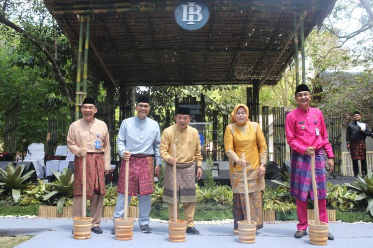 Gubernur Al Haris membuka acara Kenduri Budayo tahun 2023 yang digelar Kantor Perwakilan BI provinsi Jambi di komplek candi Muarojambi. (Foto : ist)