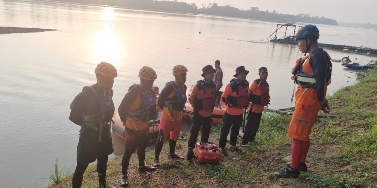 Tim SAR Jambi Cari Bocah 10 Tahun Tenggelam di Sungai Batanghari. (Foto : ist)