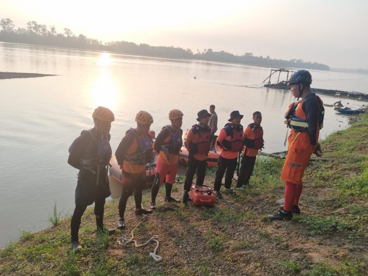 Tim SAR Jambi Cari Bocah 10 Tahun Tenggelam di Sungai Batanghari. (Foto : ist)