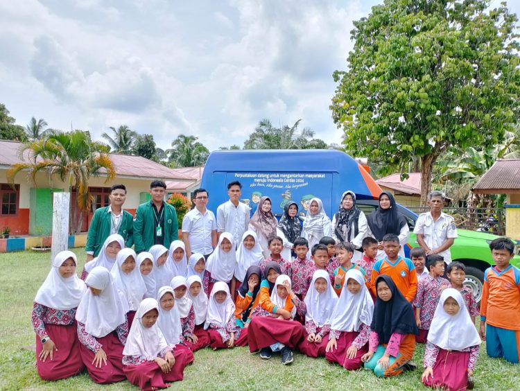 Murid SDN 215/VI Tambang Nibung. (Foto : Yendri - sinarjambi.com)