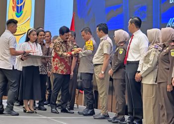 Kapolda Jambi Terima Pin Emas dari Menteri ATR/Kepala BPN. (Foto : ist)