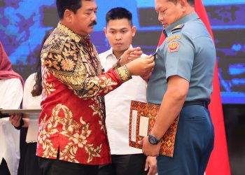 Menteri ATR/Kepala BPN Beri Penghargaan untuk Tim Satgas-Anti Mafia Tanah. (Foto : ist)