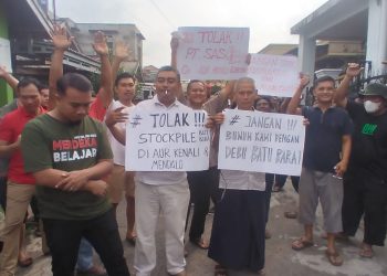 Warga Aurkenali dan Mendalo Darat Bersatu, Tolak Stockpile Batu Bara. (Foto : ist)