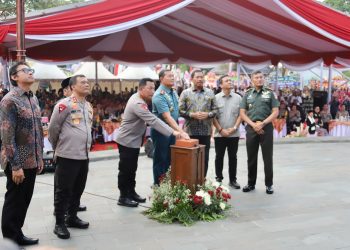 Panglima TNI Bersama Kapolri Resmikan Monumen Jenderal Polisi Hoegeng Iman Santoso. (Foto : ist)