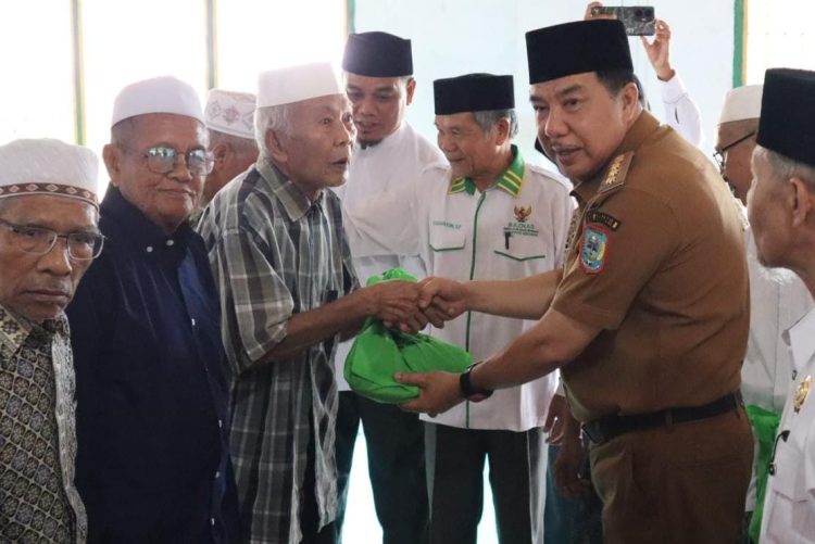 Mukti ajak peduli dengan orang tua jompo. (Foto : ist)