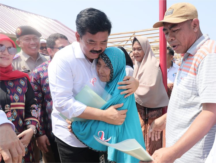 Tinggal di Pesisir Sejak 1960, Masyarakat Suku Bajo Kolaka Akhirnya Dapat Sertipikat Tanah. (Foto : ist)