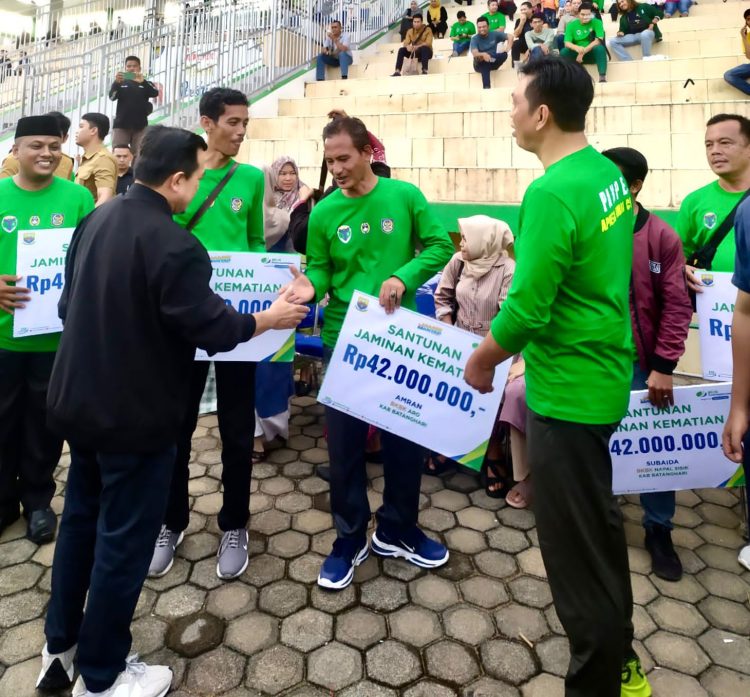 Lima Ahli Waris Program BKBK di Batanghari Terima Santunan. (Foto : ist)