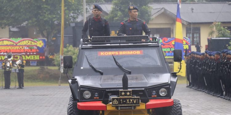 Hujan Deras Tak Surutkan Peringatan HUT Ke-78 Korps Brimobda Jambi. (Foto : ist)