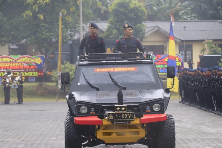 Hujan Deras Tak Surutkan Peringatan HUT Ke-78 Korps Brimobda Jambi. (Foto : ist)