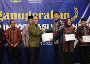 Raih Penghargaan Keterbukaan Informasi Publik, Adnan Bangga Ke Tim Kanwil Kemenkumham Jambi. (Foto : ist)