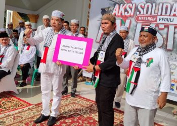 Mukti ikuti aksi peduli Palestina. (Foto : Yendri - sinarjambi.com)