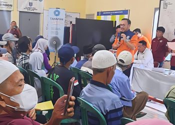 Dalam satu kesempatan, sosialisasi PTSL sekaligus pembagian sertifikat yang dilakukan langsung Kepala BPN Kota Depok Indra Gunawan. (Foto Dok/BPN Kota Depok)