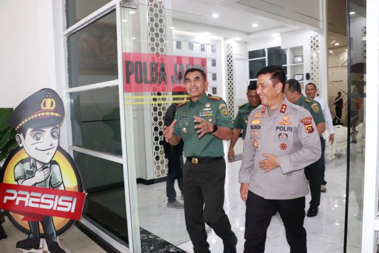 Kapolda Jambi terima kunjungan Danrem Gapu. (Foto : ist)