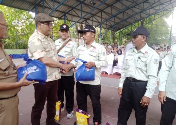 Fasha Serahkan 1.810 Paket Sembako. (Foto : Rolan - sinarjambi.com)