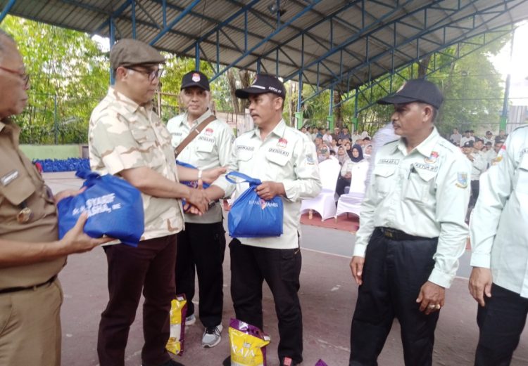 Fasha Serahkan 1.810 Paket Sembako. (Foto : Rolan - sinarjambi.com)