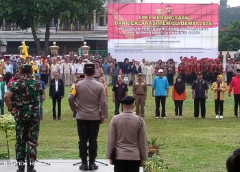 Kapolda Jambi Bersama Danrem Gapu Pimpin Apel Kebangsaan dan Deklarasi Pemilu Damai 2024. (Foto : Rolan - sinarjambi.com)