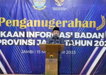 Gubernur Al Haris Hadiri Malam Puncak Anugerah Keterbukaan Informasi Publik. (Foto : ist)
