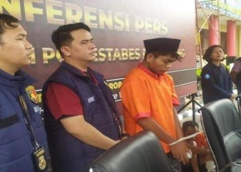 Satreskrim Polrestabes Palembang Amankan Pelaku Pembunuhan Sadis. (Foto : ist)