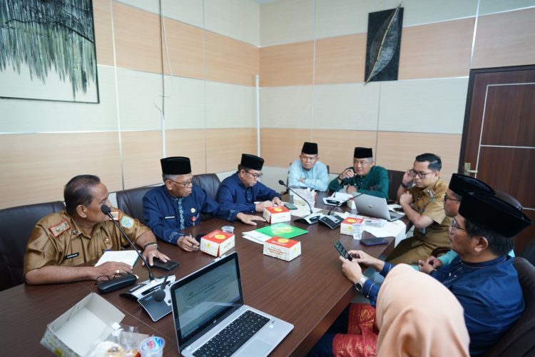 Sekda A Ridwan pimpin rapat penanganan inflasi kota Jambi. (Foto : ist)