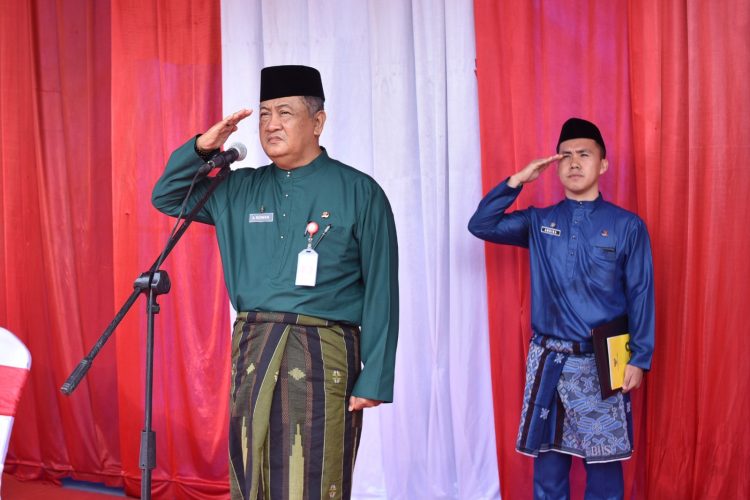 Sekda Ridwan Pimpin Upacara Peringatan Hari Guru Nasional dan HUT PGRI. (Foto : ist)