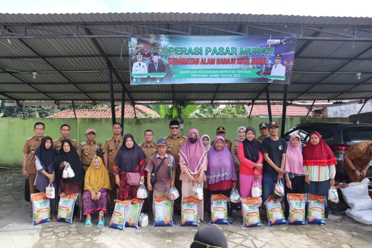 Dukung Upaya Pengendalian Inflasi, Kecamatan di Kota Jambi Gelar Pasar Murah Bersubsidi. (Foto : ist)