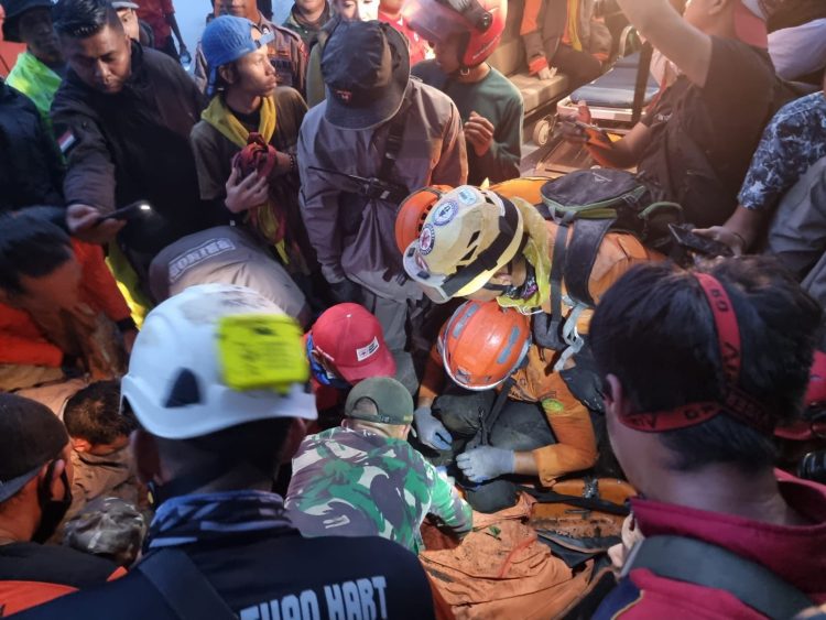 Korban Terakhir Erupsi Gunung Marapi Berhasil Ditemukan SAR Gabungan. (Foto : ist)