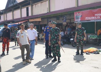 Danrem Gapu Tinjau Aksi Bersih-bersih Program TNI AD di Pasar Angso Duo. (Foto : ist)